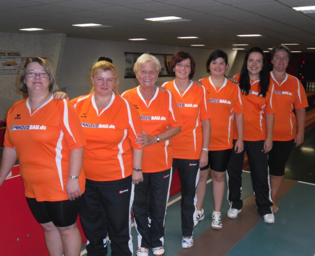 von vorn: Elke Wolfring, Petra Werner, Hannelore H&ouml;rtsch, Iris K&ouml;gler, Melanie Richter, Kristina Merkel, Angela Schubert